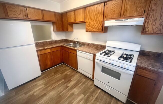 3 beds, 1.5 baths, 1,202 sqft, $1,389, Unit 677