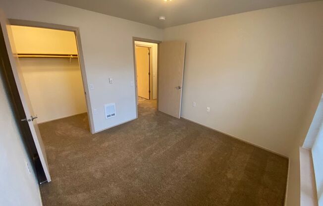 3 beds, 2 baths, 1,116 sqft, $1,649, Unit 3202-F