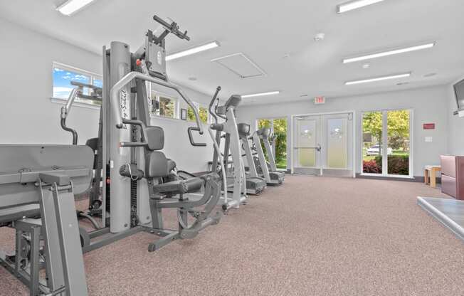 the gym at the whispering winds apartments in pearland, tx