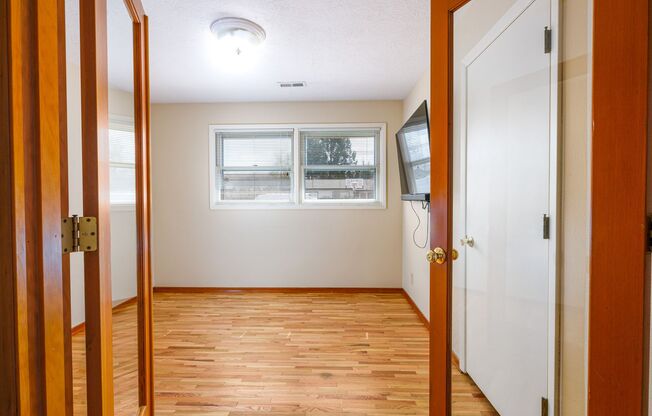 3 beds, 1 bath, $2,495