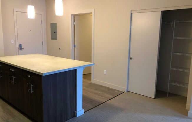 1 bed, 1 bath, 689 sqft, $1,650, Unit 253