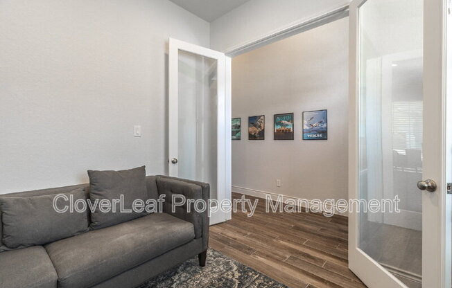 1149 CADOGAN SQUIRE