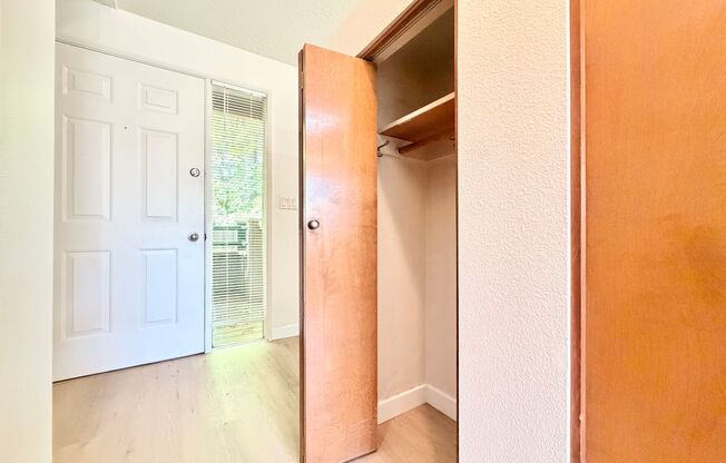 One Month Free! Modernized Lake Oswego 2 Bedroom Condo, Great Storage, Pool, Most Utilities Included!