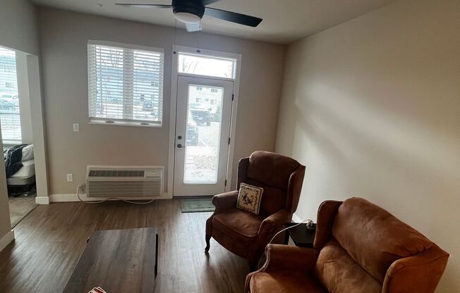 Studio, 1 bath, 545 sqft, $1,195, Unit 880-114