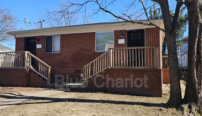 1211 DAWKINS ST