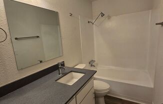 2 beds, 1 bath, 800 sqft, $1,700, Unit Fremont Unit 15