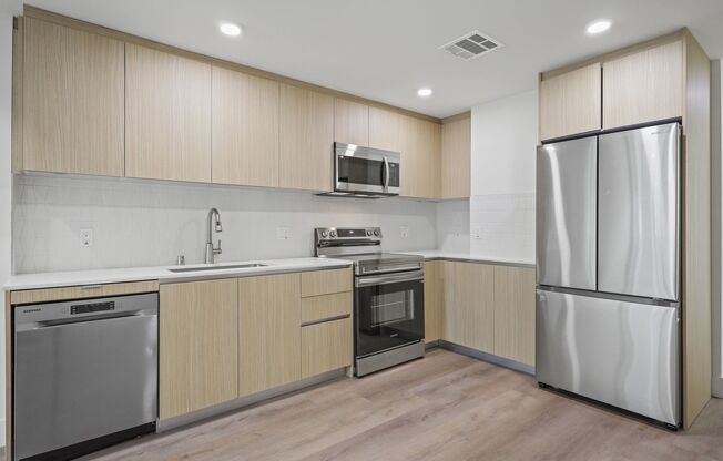 3 beds, 3 baths, 938 sqft, $3,034.29, Unit 607