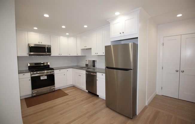 1 bed, 1 bath, 750 sqft, $3,900, Unit 39D