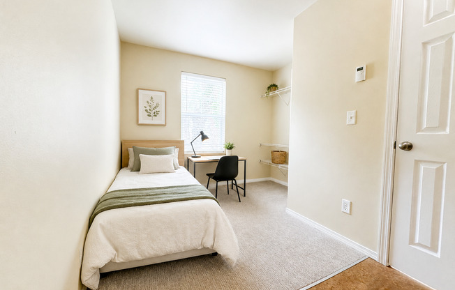 Studio, 1 bath, 137 sqft, $1,150, Unit 4D