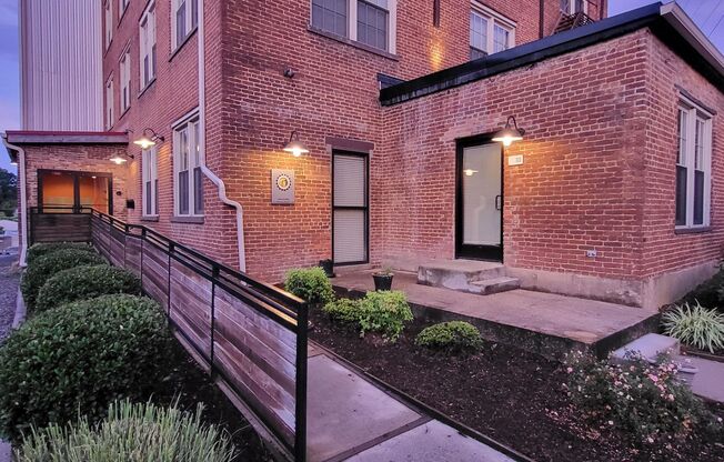 1 bed, 1 bath, 399 sqft, $1,045, Unit BD108