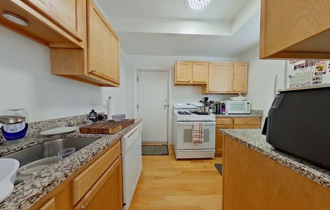 1 bed, 1 bath, 800 sqft, $2,350, Unit 1337 2A