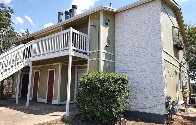 Cute 4-plx in South Austin
