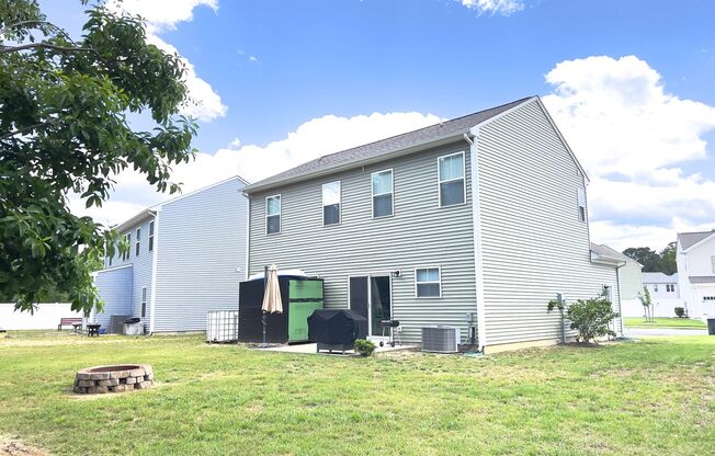 $500 OFF FIRST FULL MONTH'S RENT!  Gorgeous 3 Bedroom 3 Bathroom Located in Suffolk VA available July1, 2025