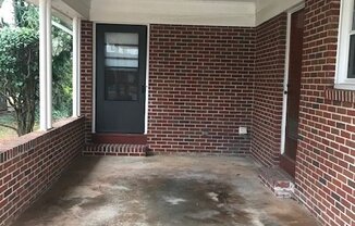 3 beds, 1 bath, $870