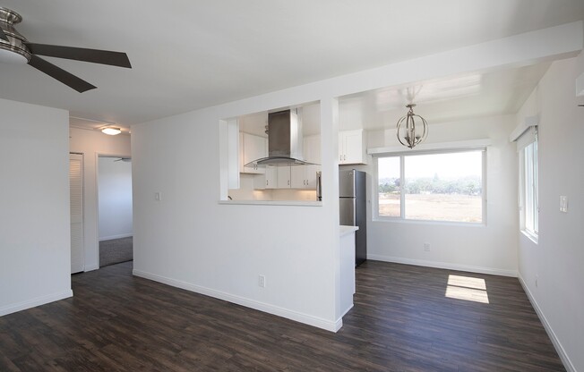 Stunning 2 Bed/1 Bath With Bay Views In Crown Point *W/D in Unit*