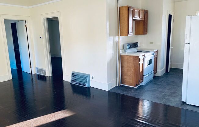 2 beds, 1 bath, $1,000