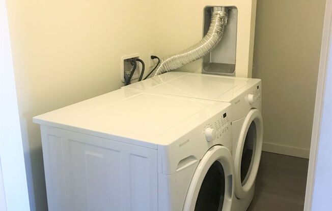 2 beds, 2 baths, $2,365, Unit 227