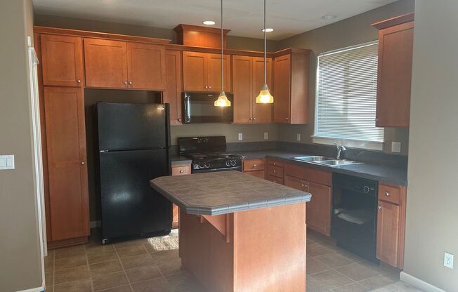 Updated Townhome in Beaverton, Walking Distance to Nike HQ!