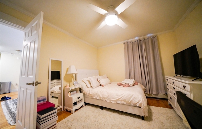 1 bed, 1 bath, $2,750, Unit 21