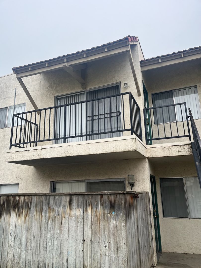 900 Susan Dr. (Pepper Tree Apartments)