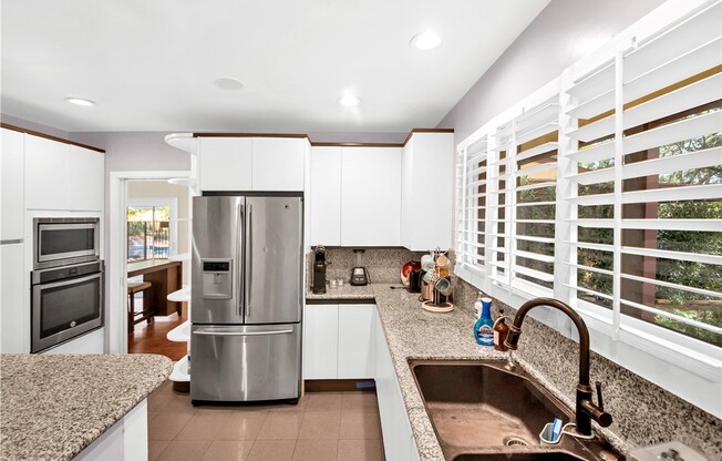 2500 Benedict Canyon Dr