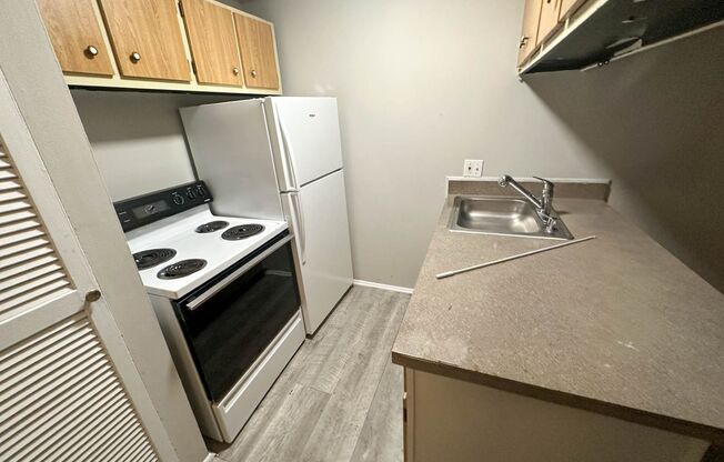 1 bed, 1 bath, 560 sqft, $825, Unit 615-24