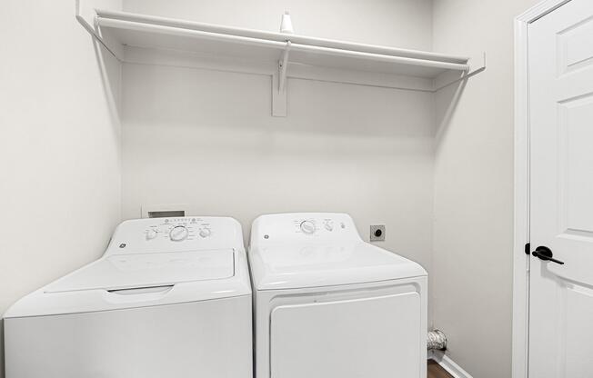 1 bed, 1.5 baths, 925 sqft, $1,405