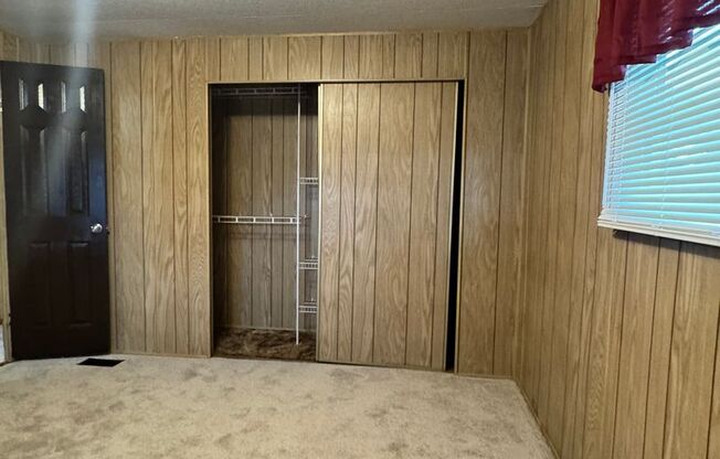 West side 2br with washer/dryer hookup!