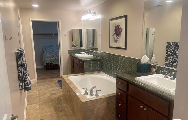 5625 Crescent Park W Apt 318