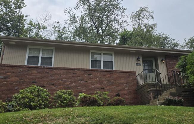 3BR Ranch House for Rent in Upper St. Clair | Large Backyard and Patio