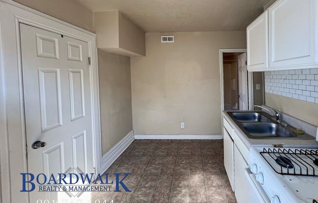 2 beds, 1 bath, 800 sqft, $1,100, Unit 218 W. 300 N. #4