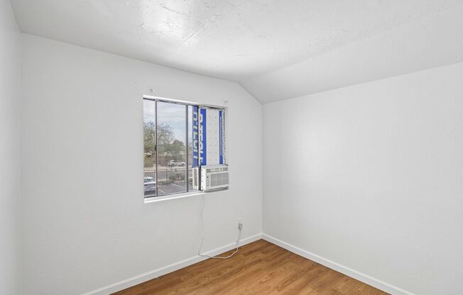 3 beds, 1 bath, 950 sqft, $975, Unit 201