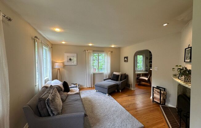 Briercrest ~ North Seattle Home