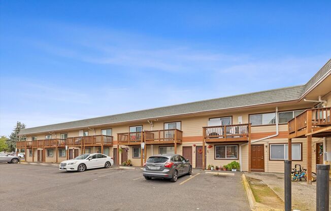 2 beds, 1 bath, 682 sqft, $1,300, Unit 51