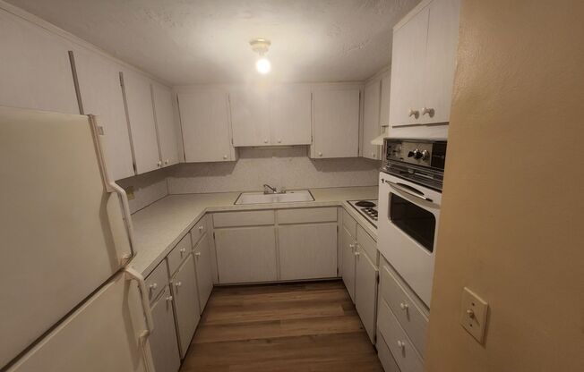 1/1 condo - 55+ community