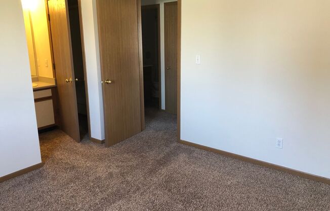 2 beds, 2 baths, 850 sqft, $875