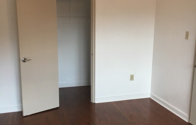 2 beds, 1 bath, $1,795, Unit 411C