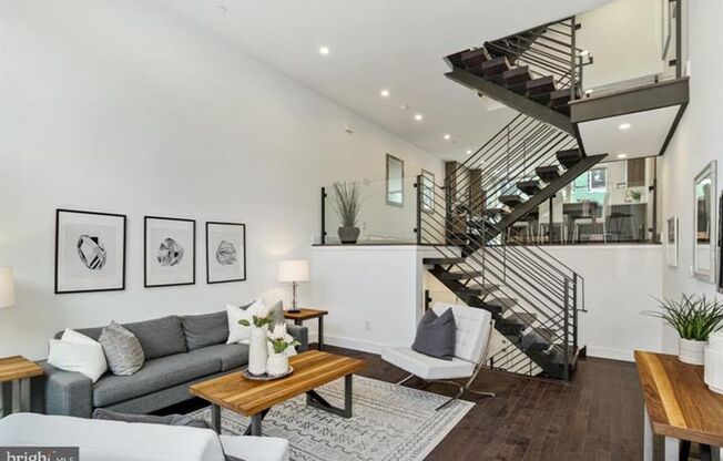 LUXURY TOWNHOME w ROOFDECK, PRIVATE GATED DRIVEWAY, GARAGE, 2ND PARKING SPOT and TONS OF LIGHT! 1 MONTH FREE