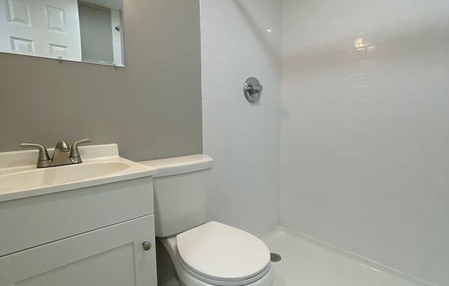 1 bed, 1 bath, $750, Unit 517 1/2