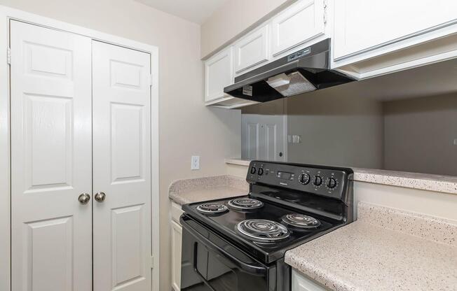 2 beds, 2 baths, 932 sqft, $999