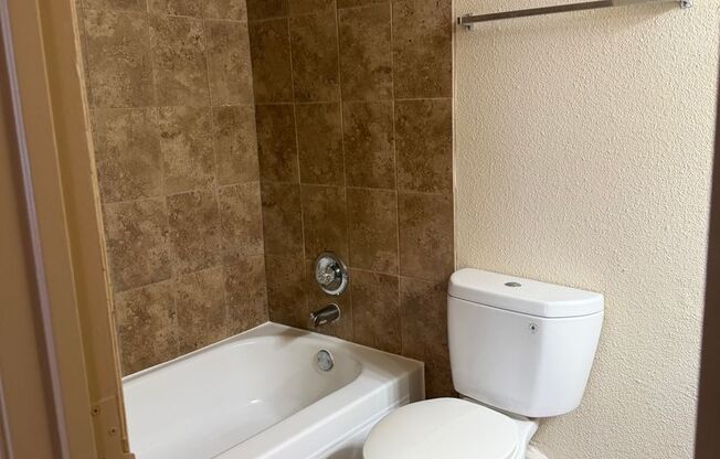 1 bed, 1 bath, 682 sqft, $925, Unit 406