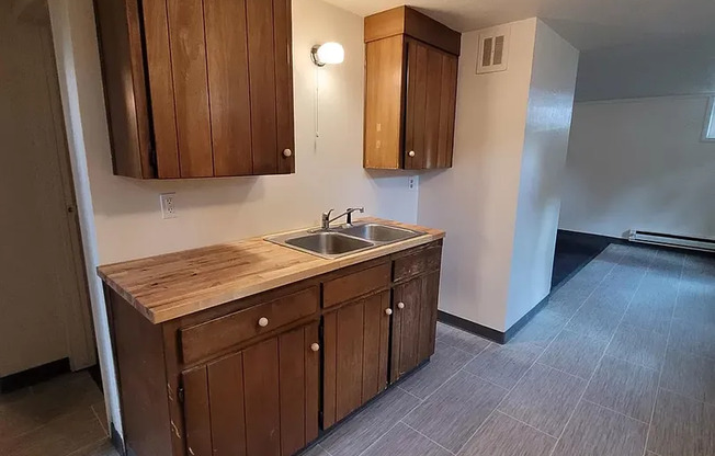 2 beds, 1 bath, 1,020 sqft, $1,395, Unit 1452 - B