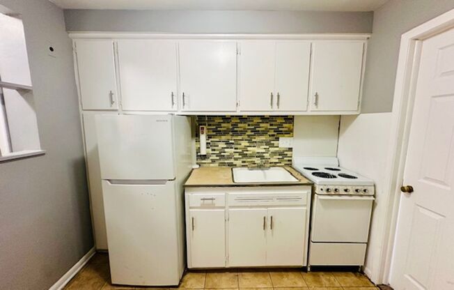 1 bed, 1 bath, 600 sqft, $800, Unit 4