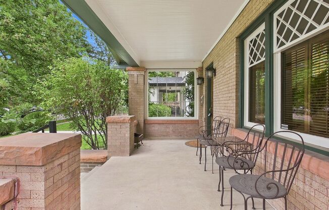 Charming 3bed/2.5 bath Available Now