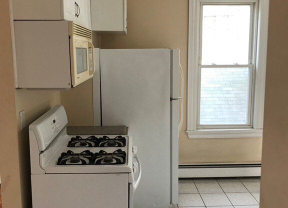 2 beds, 1 bath, 850 sqft, $3,250, Unit 2