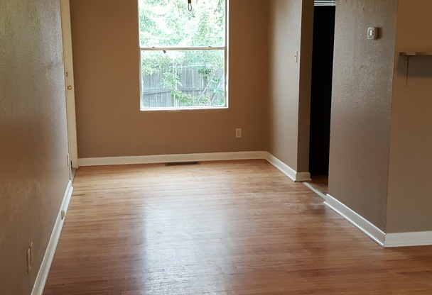 2 beds, 1 bath, $995