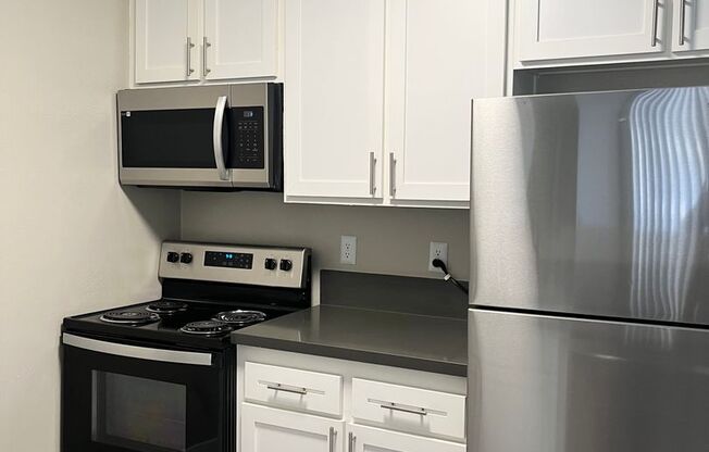 2 beds, 1 bath, 896 sqft, $1,995, Unit 102