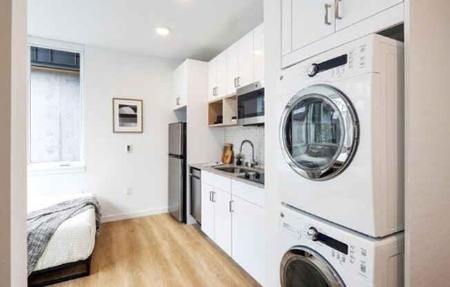 Studio, 1 bath, 230 sqft, $1,084, Unit 201