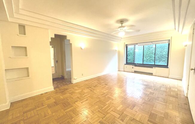 1 bed, 1 bath, $1,075, Unit 204