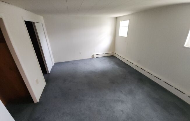 2 beds, 1 bath, $2,000